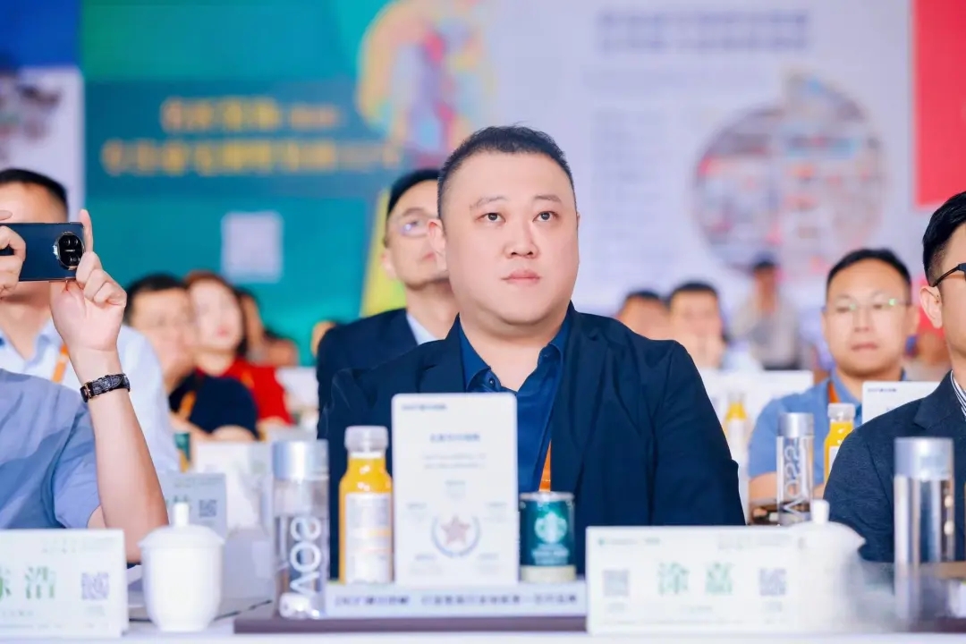 守正创新，向阳而生 | 九艺装饰承办2024年度家装两会在广州盛大召开。